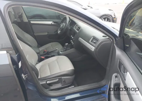 2013 Volkswagen Jetta Hybrid Sel z USA, uszkodzony, nr VIN 3VW637AJ1DM277628